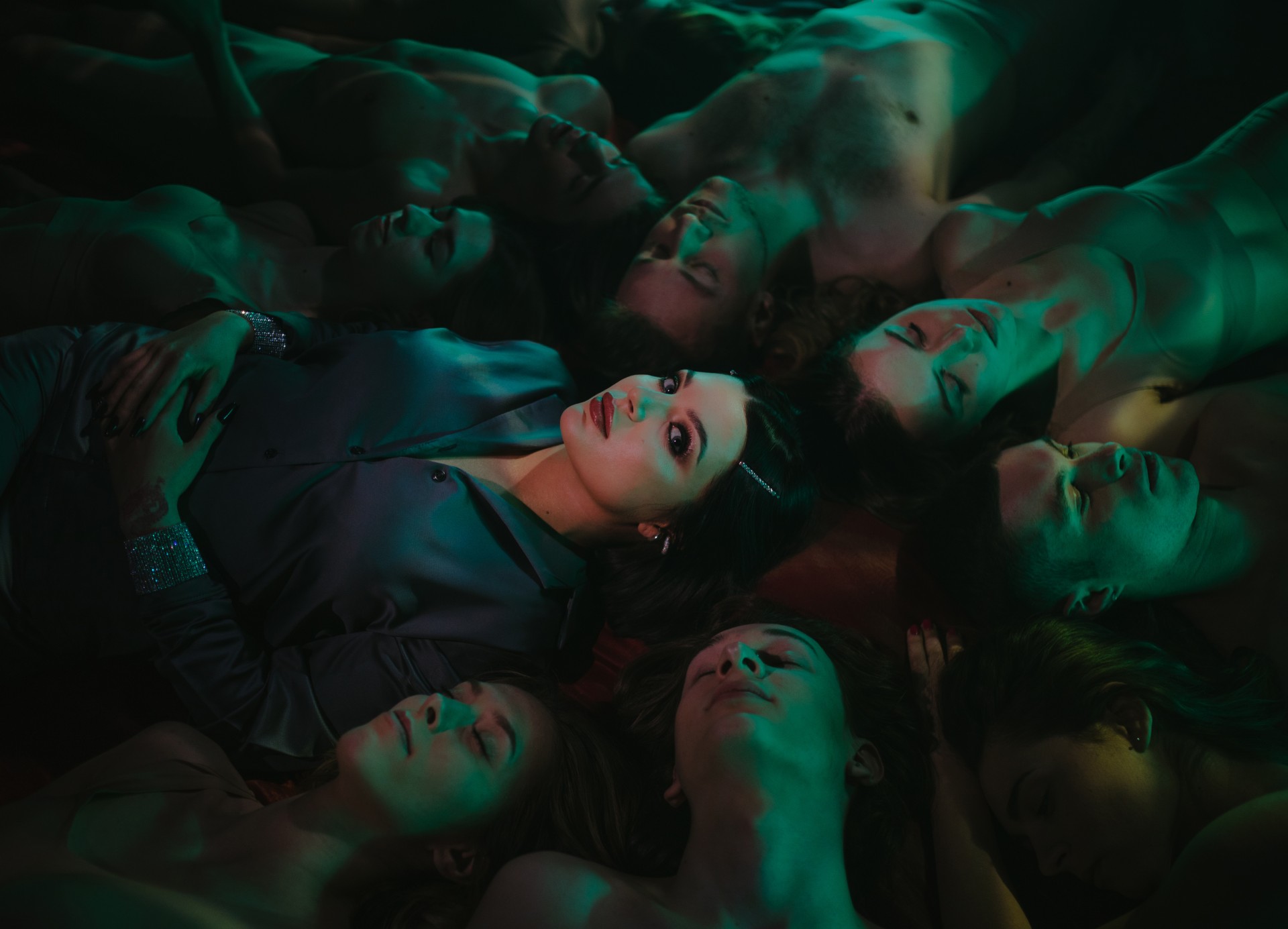 Kbleax i Kukon w „Moulin Rouge” dostarczają nowoczesne R’n’B z prawdziwego zdarzenia